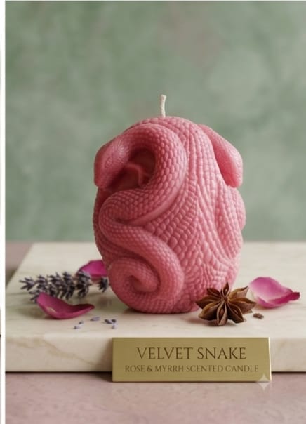 VELVET SNAKE ROSE & MYPRH SCENTED CANDLE