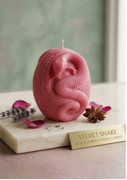 VELVET SNAKE ROSE & MYPRH SCENTED CANDLE