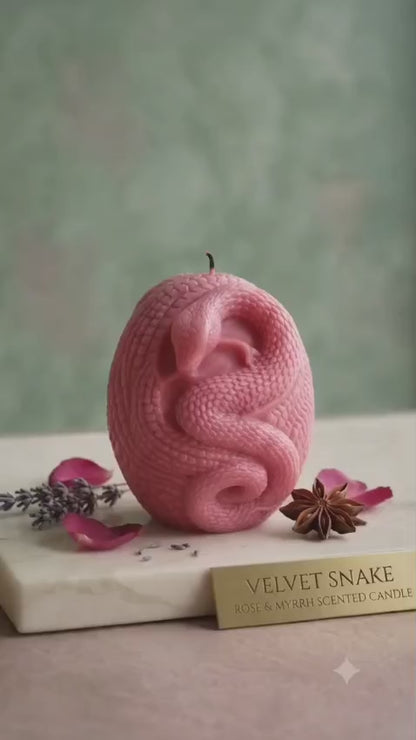 VELVET SNAKE ROSE & MYPRH SCENTED CANDLE